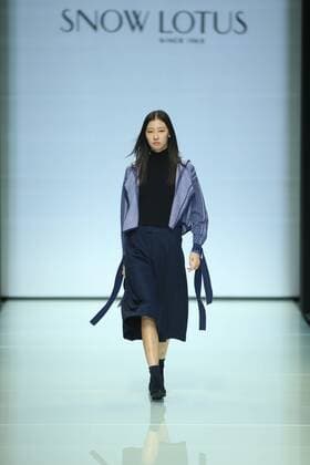 September 29, 2016 - Beijing, Beijing, China - Beijing, CHINA-September 29 2016: (EDITORIAL USE ONLY. CHINA OUT) The fashion brand Snow Lotus releases the autumn summer collection at Beijing Fashion Week in Beijing, September 29th, 2016. Beijing China  - ZUMAs145