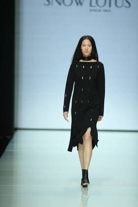 September 29, 2016 - Beijing, Beijing, China - Beijing, CHINA-September 29 2016: (EDITORIAL USE ONLY. CHINA OUT) The fashion brand Snow Lotus releases the autumn summer collection at Beijing Fashion Week in Beijing, September 29th, 2016. Beijing China  - ZUMAs145