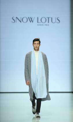 September 29, 2016 - Beijing, Beijing, China - Beijing, CHINA-September 29 2016: (EDITORIAL USE ONLY. CHINA OUT) The fashion brand Snow Lotus releases the autumn summer collection at Beijing Fashion Week in Beijing, September 29th, 2016. Beijing China  - ZUMAs145