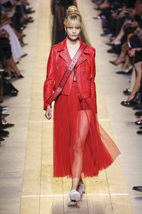 Bilder des Tages Paris Fashion Week - Christian Dior Modenschau 212022 Marineau Starface 2016-09-30 Paris France Paris Fashion Week. Défilé PAP Printemps-Eté 2017. Christian Dior. Editorial use only  Copyright: xMarineaux STAR_212022_018