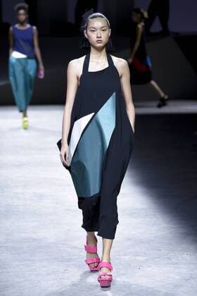 Paris Fashion Week - Issey Miyake Modenschau 212025 Marineau Starface 2016-09-30 Paris France Paris Fashion Week. Défilé PAP Printemps-Eté 2017. Issey Miyake. Editorial use only  Copyright: xMarineaux STAR_212025_005
