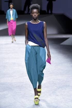 Paris Fashion Week - Issey Miyake Modenschau 212025 Marineau Starface 2016-09-30 Paris France Paris Fashion Week. Défilé PAP Printemps-Eté 2017. Issey Miyake. Editorial use only  Copyright: xMarineaux STAR_212025_006
