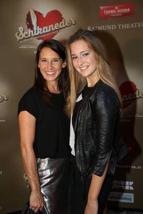 SCHIKANEDER Weltpremiere Wien, Raimundtheater, 30. 09. 2016 Maria KÖSTLINGER mit Tochter Melanie HACKL