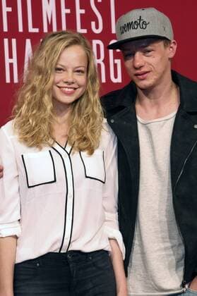Emma Bading und Vincent Krüger bei der Premiere von Wir sind die Rosinskis auf dem 24. Filmfest Hamburg 2016 im Cinemaxx am Dammtor. Hamburg, 30.09.2016 Foto:xgbrcix xFuturexImage