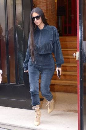 Bilder des Tages 212038 Jones Smith Starface 2016-10-01 Paris France Kim Kardashian s having a walk in Paris, during Fashion Week Kardashian, Kim  Copyright: xJonesxSmithx STAR_212038_001