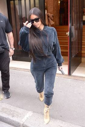 212038 Jones Smith Starface 2016-10-01 Paris France Kim Kardashian s having a walk in Paris, during Fashion Week Kardashian, Kim  Copyright: xJonesxSmithx STAR_212038_008