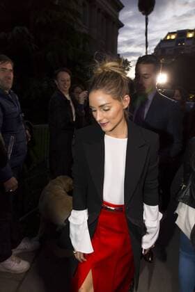 Olivia Palermo - Ankunft zur Modenschau von Nina Ricci - Paris - 01 10 2016 StephenCaillet Panoramic 