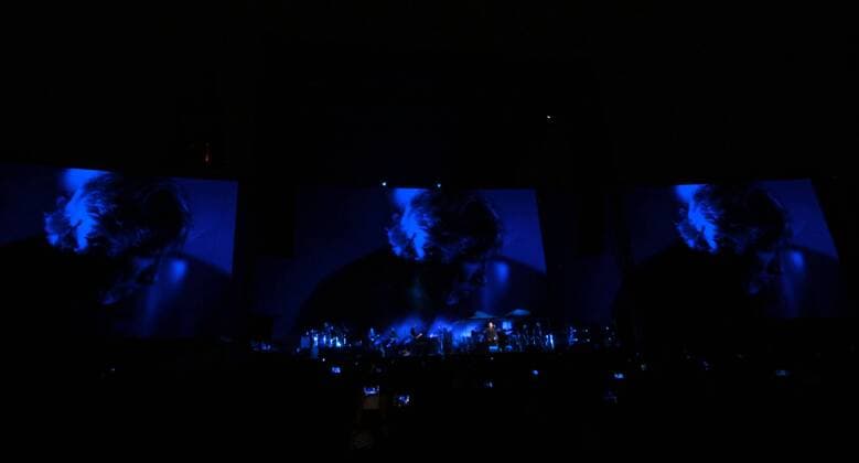 British artist Roger Waters (C) performs on stage during his concert held at the Zocalo in Mexico City Mexico, 01 October 2016. CONCERT OF BRITISH ROGER WATERS IN MEXICO !ACHTUNG: NUR REDAKTIONELLE NUTZUNG!  MEX13 20161002-636109897967693605