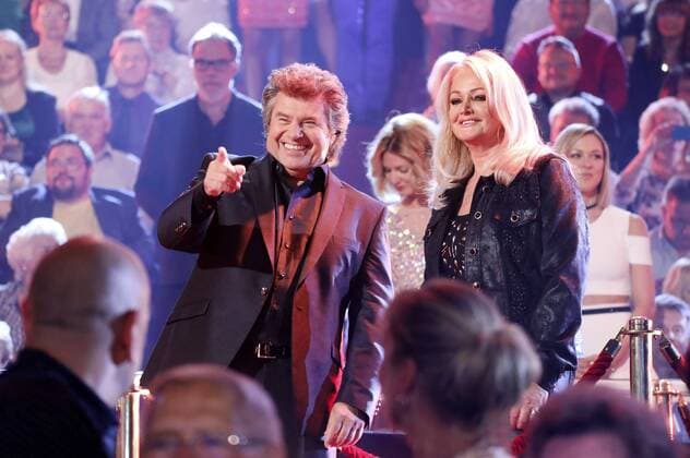 Andy Borg und Bonnie Tyler in der ZDF-Show Willkommen bei Carmen Nebel im Velodrom. Berlin, 01.10.2016 Foto:xS.xGabschx xFuturexImage