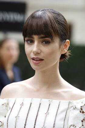 Lily Collins CELEBRITIES : Ankunft zur Modenschau Valentino - Fashion week - Paris - 02 10 2016 StephenCaillet Panoramic 