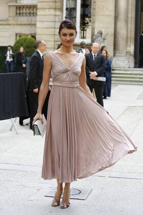 Olga Kurylenko CELEBRITIES : Ankunft zur Modenschau Valentino - Fashion week - Paris - 02 10 2016 StephenCaillet Panoramic 