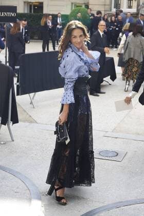 Adriana Abascal CELEBRITIES : Ankunft zur Modenschau Valentino - Fashion week - Paris - 02 10 2016 StephenCaillet Panoramic 