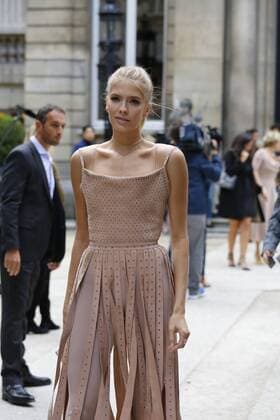 Elena Perminova CELEBRITIES : Ankunft zur Modenschau Valentino - Fashion week - Paris - 02 10 2016 StephenCaillet Panoramic 