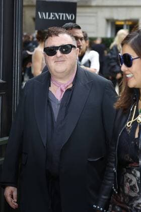 Alber Elbaz CELEBRITIES : Ankunft zur Modenschau Valentino - Fashion week - Paris - 02 10 2016 StephenCaillet Panoramic 