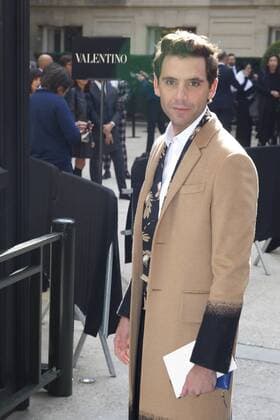 Mika CELEBRITIES : Ankunft zur Modenschau Valentino - Fashion week - Paris - 02 10 2016 StephenCaillet Panoramic 