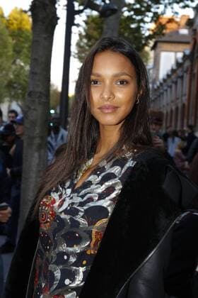 Lais Ribeiro CELEBRITIES : Ankunft zur Modenschau John Galliano - Fashion Week - Paris - 02 10 2016 StephenCaillet Panoramic 