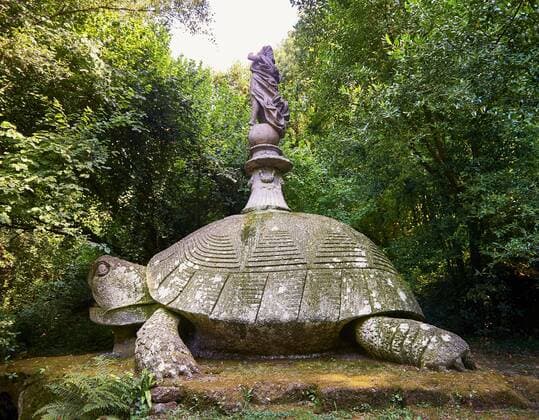 Statue von einer Schildkröte, ein Symbol der Göttin Aphrodite oder Venus, Park der Ungeheuer, Sacro bosco, Bomarzo, Latium, Italien, Europa Copyright: imageBROKER PaulxWilliamsx-xFunkystock iblpwn04354823.jpg