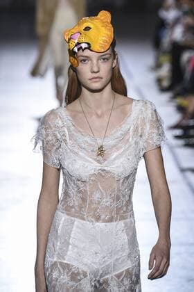 212078 Marineau Starface 2016-10-02 Paris France Paris Fashion week. Pret-a-porter printemps-ete 2017. Defile John Galliano. John Galliano , spring -summer 2017Paris, France Paris Fashion week. Ready-to-wear spring-summer 2017 Defile John Galliano Editorial Use Only  Copyright: xMarineaux STAR_212078_004