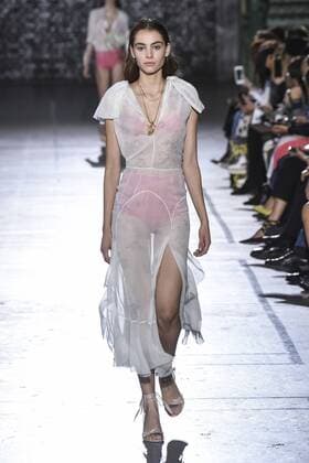 212078 Marineau Starface 2016-10-02 Paris France Paris Fashion week. Pret-a-porter printemps-ete 2017. Defile John Galliano. John Galliano , spring -summer 2017Paris, France Paris Fashion week. Ready-to-wear spring-summer 2017 Defile John Galliano Editorial Use Only  Copyright: xMarineaux STAR_212078_033
