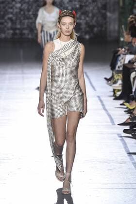 212078 Marineau Starface 2016-10-02 Paris France Paris Fashion week. Pret-a-porter printemps-ete 2017. Defile John Galliano. John Galliano , spring -summer 2017Paris, France Paris Fashion week. Ready-to-wear spring-summer 2017 Defile John Galliano Editorial Use Only  Copyright: xMarineaux STAR_212078_043