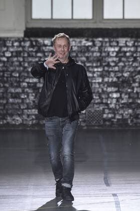 212078 Marineau Starface 2016-10-02 Paris France Paris Fashion week. Pret-a-porter printemps-ete 2017. Defile John Galliano. John Galliano , spring -summer 2017Paris, France Paris Fashion week. Ready-to-wear spring-summer 2017 Defile John Galliano Editorial Use Only  Copyright: xMarineaux STAR_212078_065