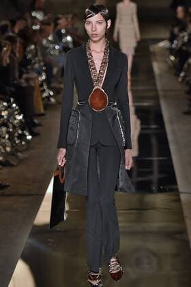 212080 Marineau Starface 2016-10-02 Paris France Paris Fashion week. Pret-a-porter printemps-ete 2017. Defile Givenchy.Paris Fashion week. Ready-to-wear spring-summer 2017 Defile Givenchy. Givenchy, spring-summer 2017 Paris, France Editorial Use Only _sans_perso  Copyright: xMarineaux STAR_212080_009