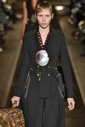 212080 Marineau Starface 2016-10-02 Paris France Paris Fashion week. Pret-a-porter printemps-ete 2017. Defile Givenchy.Paris Fashion week. Ready-to-wear spring-summer 2017 Defile Givenchy. Givenchy, spring-summer 2017 Paris, France Editorial Use Only _sans_perso  Copyright: xMarineaux STAR_212080_060