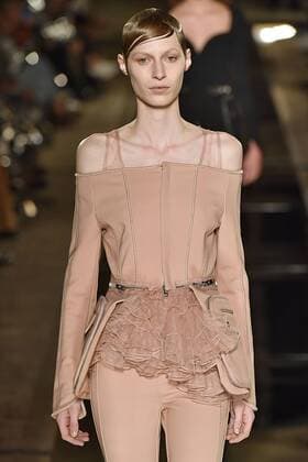212080 Marineau Starface 2016-10-02 Paris France Paris Fashion week. Pret-a-porter printemps-ete 2017. Defile Givenchy.Paris Fashion week. Ready-to-wear spring-summer 2017 Defile Givenchy. Givenchy, spring-summer 2017 Paris, France Editorial Use Only _sans_perso  Copyright: xMarineaux STAR_212080_080
