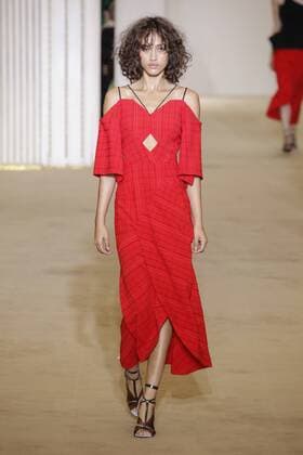 212088 Marineau Starface 2016-10-02 Paris France Paris Fashion week. Pret-a-porter printemps-ete 2017. Defile Roland Mouret. Roland Mouret , spring -summer 2017Paris, France Paris Fashion week. Ready-to-wear spring-summer 2017 Defile Roland Mouret. Editorial Use Only Arganaraz, Mica  Copyright: xMarineaux STAR_212088_007