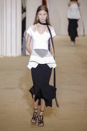 212088 Marineau Starface 2016-10-02 Paris France Paris Fashion week. Pret-a-porter printemps-ete 2017. Defile Roland Mouret. Roland Mouret , spring -summer 2017Paris, France Paris Fashion week. Ready-to-wear spring-summer 2017 Defile Roland Mouret. Editorial Use Only _sans_perso  Copyright: xMarineaux STAR_212088_009