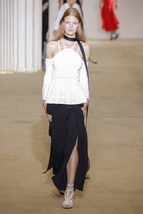 212088 Marineau Starface 2016-10-02 Paris France Paris Fashion week. Pret-a-porter printemps-ete 2017. Defile Roland Mouret. Roland Mouret , spring -summer 2017Paris, France Paris Fashion week. Ready-to-wear spring-summer 2017 Defile Roland Mouret. Editorial Use Only _sans_perso  Copyright: xMarineaux STAR_212088_010