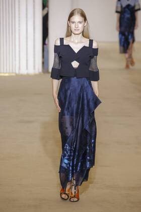 212088 Marineau Starface 2016-10-02 Paris France Paris Fashion week. Pret-a-porter printemps-ete 2017. Defile Roland Mouret. Roland Mouret , spring -summer 2017Paris, France Paris Fashion week. Ready-to-wear spring-summer 2017 Defile Roland Mouret. Editorial Use Only _sans_perso  Copyright: xMarineaux STAR_212088_016