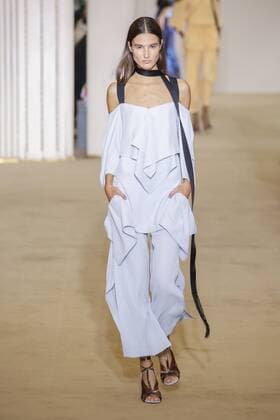 212088 Marineau Starface 2016-10-02 Paris France Paris Fashion week. Pret-a-porter printemps-ete 2017. Defile Roland Mouret. Roland Mouret , spring -summer 2017Paris, France Paris Fashion week. Ready-to-wear spring-summer 2017 Defile Roland Mouret. Editorial Use Only _sans_perso  Copyright: xMarineaux STAR_212088_020