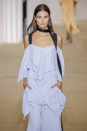 212088 Marineau Starface 2016-10-02 Paris France Paris Fashion week. Pret-a-porter printemps-ete 2017. Defile Roland Mouret. Roland Mouret , spring -summer 2017Paris, France Paris Fashion week. Ready-to-wear spring-summer 2017 Defile Roland Mouret. Editorial Use Only _sans_perso  Copyright: xMarineaux STAR_212088_021
