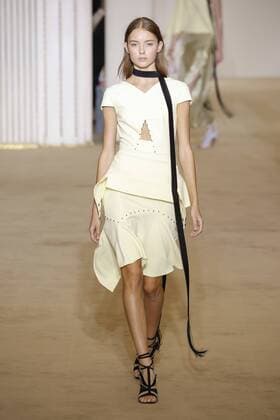 212088 Marineau Starface 2016-10-02 Paris France Paris Fashion week. Pret-a-porter printemps-ete 2017. Defile Roland Mouret. Roland Mouret , spring -summer 2017Paris, France Paris Fashion week. Ready-to-wear spring-summer 2017 Defile Roland Mouret. Editorial Use Only _sans_perso  Copyright: xMarineaux STAR_212088_031