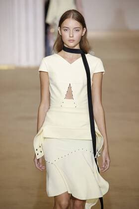 212088 Marineau Starface 2016-10-02 Paris France Paris Fashion week. Pret-a-porter printemps-ete 2017. Defile Roland Mouret. Roland Mouret , spring -summer 2017Paris, France Paris Fashion week. Ready-to-wear spring-summer 2017 Defile Roland Mouret. Editorial Use Only _sans_perso  Copyright: xMarineaux STAR_212088_032