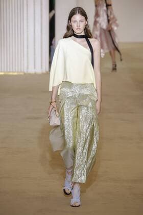 212088 Marineau Starface 2016-10-02 Paris France Paris Fashion week. Pret-a-porter printemps-ete 2017. Defile Roland Mouret. Roland Mouret , spring -summer 2017Paris, France Paris Fashion week. Ready-to-wear spring-summer 2017 Defile Roland Mouret. Editorial Use Only _sans_perso  Copyright: xMarineaux STAR_212088_033