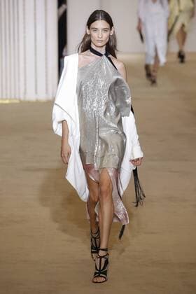 212088 Marineau Starface 2016-10-02 Paris France Paris Fashion week. Pret-a-porter printemps-ete 2017. Defile Roland Mouret. Roland Mouret , spring -summer 2017Paris, France Paris Fashion week. Ready-to-wear spring-summer 2017 Defile Roland Mouret. Editorial Use Only _sans_perso  Copyright: xMarineaux STAR_212088_035