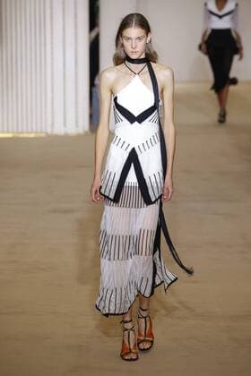 212088 Marineau Starface 2016-10-02 Paris France Paris Fashion week. Pret-a-porter printemps-ete 2017. Defile Roland Mouret. Roland Mouret , spring -summer 2017Paris, France Paris Fashion week. Ready-to-wear spring-summer 2017 Defile Roland Mouret. Editorial Use Only _sans_perso  Copyright: xMarineaux STAR_212088_037