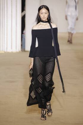 212088 Marineau Starface 2016-10-02 Paris France Paris Fashion week. Pret-a-porter printemps-ete 2017. Defile Roland Mouret. Roland Mouret , spring -summer 2017Paris, France Paris Fashion week. Ready-to-wear spring-summer 2017 Defile Roland Mouret. Editorial Use Only _sans_perso  Copyright: xMarineaux STAR_212088_041