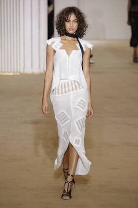 212088 Marineau Starface 2016-10-02 Paris France Paris Fashion week. Pret-a-porter printemps-ete 2017. Defile Roland Mouret. Roland Mouret , spring -summer 2017Paris, France Paris Fashion week. Ready-to-wear spring-summer 2017 Defile Roland Mouret. Editorial Use Only Arganaraz, Mica  Copyright: xMarineaux STAR_212088_043