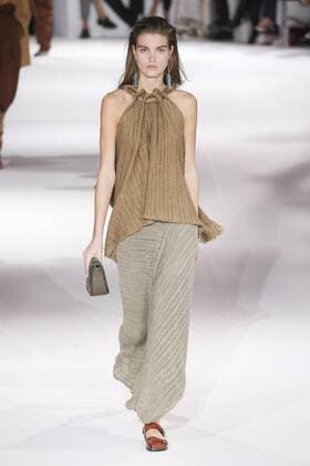 Paris Fashion Week - Stella McCartney Modenschau 212098 Marineau Starface 2016-10-03 Paris France Paris Fashion week. Pret-a-porter printemps-ete 2017. Defile Stella McCartney. Stella McCartney, spring-summer 2017 Paris, France Paris Fashion week. Ready-to-wear spring-summer 2017 Defile Stella McCartney. Editorial Use Only _sans_perso  Copyright: xMarineaux STAR_212098_013