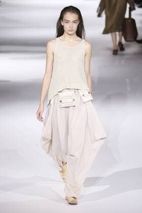 Paris Fashion Week - Stella McCartney Modenschau 212098 Marineau Starface 2016-10-03 Paris France Paris Fashion week. Pret-a-porter printemps-ete 2017. Defile Stella McCartney. Stella McCartney, spring-summer 2017 Paris, France Paris Fashion week. Ready-to-wear spring-summer 2017 Defile Stella McCartney. Editorial Use Only _sans_perso  Copyright: xMarineaux STAR_212098_016