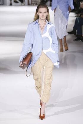 Paris Fashion Week - Stella McCartney Modenschau 212098 Marineau Starface 2016-10-03 Paris France Paris Fashion week. Pret-a-porter printemps-ete 2017. Defile Stella McCartney. Stella McCartney, spring-summer 2017 Paris, France Paris Fashion week. Ready-to-wear spring-summer 2017 Defile Stella McCartney. Editorial Use Only _sans_perso  Copyright: xMarineaux STAR_212098_020