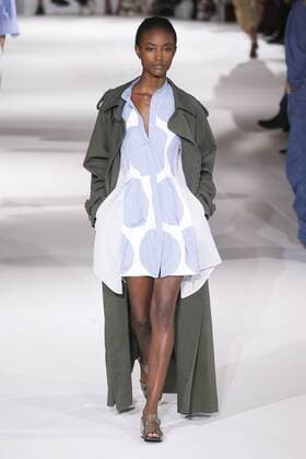 Bilder des Tages Paris Fashion Week - Stella McCartney Modenschau 212098 Marineau Starface 2016-10-03 Paris France Paris Fashion week. Pret-a-porter printemps-ete 2017. Defile Stella McCartney. Stella McCartney, spring-summer 2017 Paris, France Paris Fashion week. Ready-to-wear spring-summer 2017 Defile Stella McCartney. Editorial Use Only _sans_perso  Copyright: xMarineaux STAR_212098_021