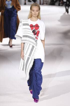 Paris Fashion Week - Stella McCartney Modenschau 212098 Marineau Starface 2016-10-03 Paris France Paris Fashion week. Pret-a-porter printemps-ete 2017. Defile Stella McCartney. Stella McCartney, spring-summer 2017 Paris, France Paris Fashion week. Ready-to-wear spring-summer 2017 Defile Stella McCartney. Editorial Use Only _sans_perso  Copyright: xMarineaux STAR_212098_028