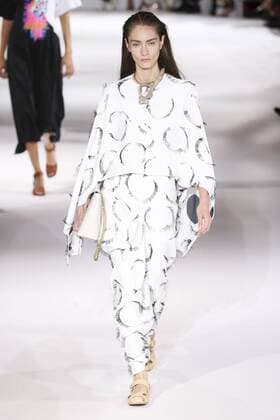 Paris Fashion Week - Stella McCartney Modenschau 212098 Marineau Starface 2016-10-03 Paris France Paris Fashion week. Pret-a-porter printemps-ete 2017. Defile Stella McCartney. Stella McCartney, spring-summer 2017 Paris, France Paris Fashion week. Ready-to-wear spring-summer 2017 Defile Stella McCartney. Editorial Use Only _sans_perso  Copyright: xMarineaux STAR_212098_034