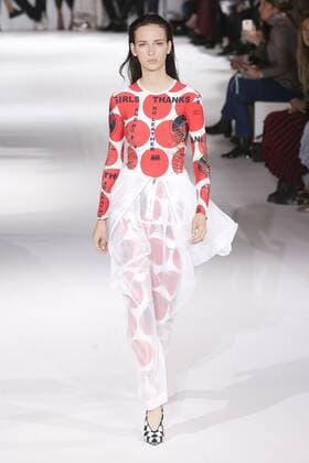 Paris Fashion Week - Stella McCartney Modenschau 212098 Marineau Starface 2016-10-03 Paris France Paris Fashion week. Pret-a-porter printemps-ete 2017. Defile Stella McCartney. Stella McCartney, spring-summer 2017 Paris, France Paris Fashion week. Ready-to-wear spring-summer 2017 Defile Stella McCartney. Editorial Use Only _sans_perso  Copyright: xMarineaux STAR_212098_037