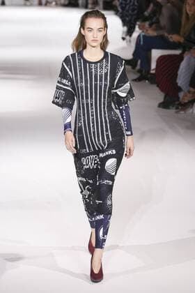 Paris Fashion Week - Stella McCartney Modenschau 212098 Marineau Starface 2016-10-03 Paris France Paris Fashion week. Pret-a-porter printemps-ete 2017. Defile Stella McCartney. Stella McCartney, spring-summer 2017 Paris, France Paris Fashion week. Ready-to-wear spring-summer 2017 Defile Stella McCartney. Editorial Use Only _sans_perso  Copyright: xMarineaux STAR_212098_039