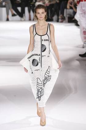 Paris Fashion Week - Stella McCartney Modenschau 212098 Marineau Starface 2016-10-03 Paris France Paris Fashion week. Pret-a-porter printemps-ete 2017. Defile Stella McCartney. Stella McCartney, spring-summer 2017 Paris, France Paris Fashion week. Ready-to-wear spring-summer 2017 Defile Stella McCartney. Editorial Use Only _sans_perso  Copyright: xMarineaux STAR_212098_040